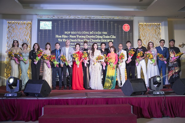 Ca sĩ Đan Trường lần đầu ngồi ghế nóng cuộc thi sắc đẹp ở Thái Lan