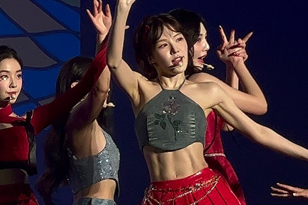 Wendy (Red Velvet) gây sốt với cơ bụng săn chắc