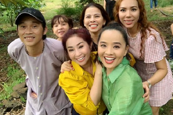 Hoài An, Hoài Linh oanh tạc vườn sầu riêng của má