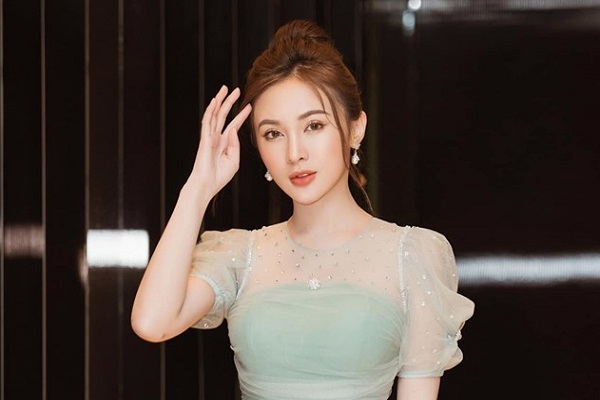 Kelly Nguyễn đẹp như nữ hoàng tại event cuối tuần