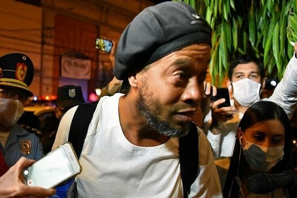 Ronaldinho được bảo lãnh ra tù
