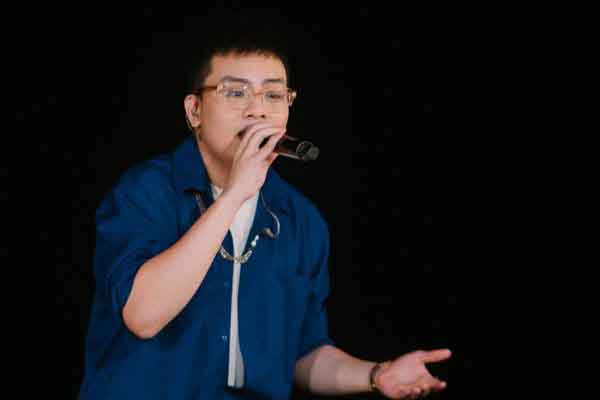 Hứa Kim Tuyền ‘gói gọn’ Tết của hai thế hệ trong bản mashup ‘Ba ngọn nến lung linh’ – ‘Đi về nhà’