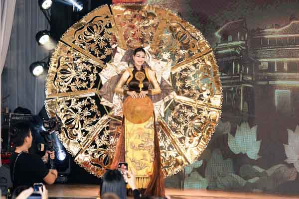 Diện lại ‘Trúc chỉ’ tại fan meeting, Thiên Ân xúc động bật khóc