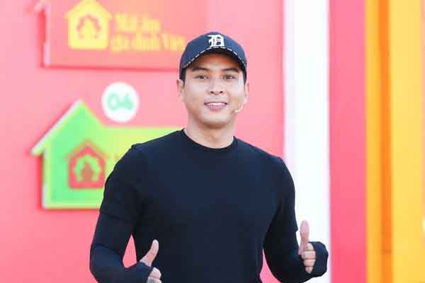 Ca sĩ Hồ Quang Hiếu lo sợ ngoài 50 mới tìm được ‘nửa kia’ trong ‘Mái ấm gia đình Việt’