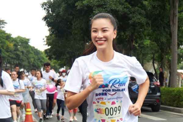 Á hậu Kim Duyên mướt mồ hôi, chạy 5km vì bệnh nhi hở môi, hàm ếch