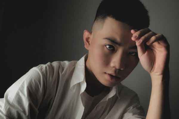 Chàng trai 19 tuổi tâm huyết với các bức họa chân dung mỹ nhân hàng đầu V-biz