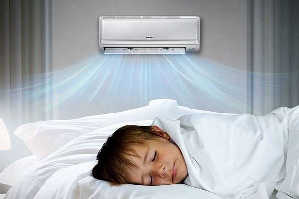 Nguy cơ liệt dây thần kinh số 7 do nằm điều hòa sai cách