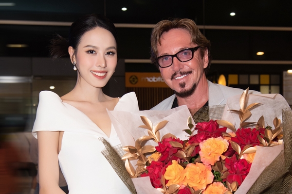 Á hậu Ngọc Hằng ‘bắn’ tiếng Anh cực mượt chào đón CEO Miss Intercontinental