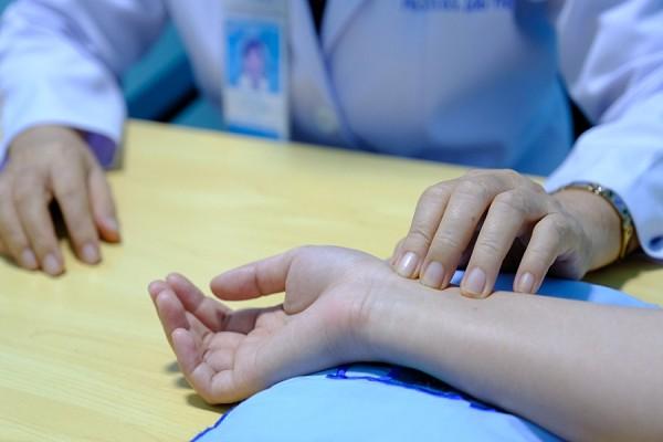 Điều trị hiệu quả bệnh viêm loét dạ dày tá tràng bằng đông y