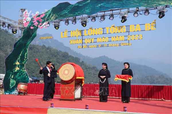 Lễ hội Lồng Tồng Ba Bể thu hút du khách thập phương