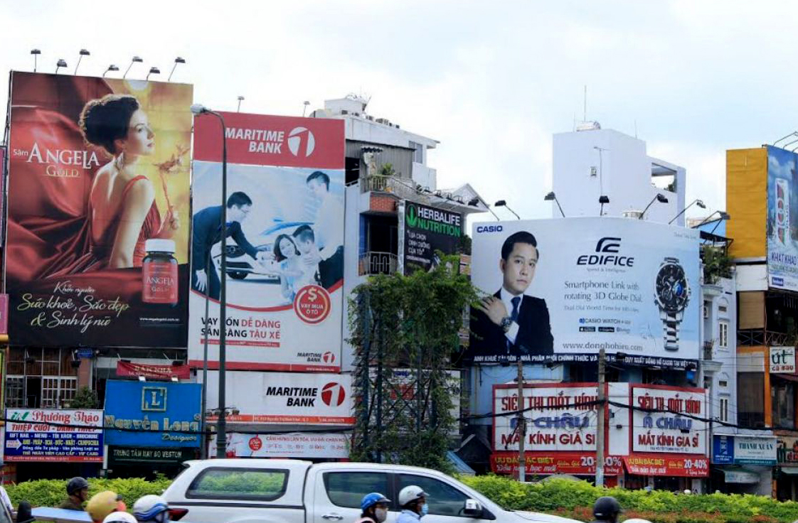 Lo ngại việc thu hồi, đấu thầu lại 435 bảng quảng cáo ngoài trời