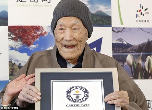 Ăn kẹo và tắm suối nóng là bí quyết sống thọ?