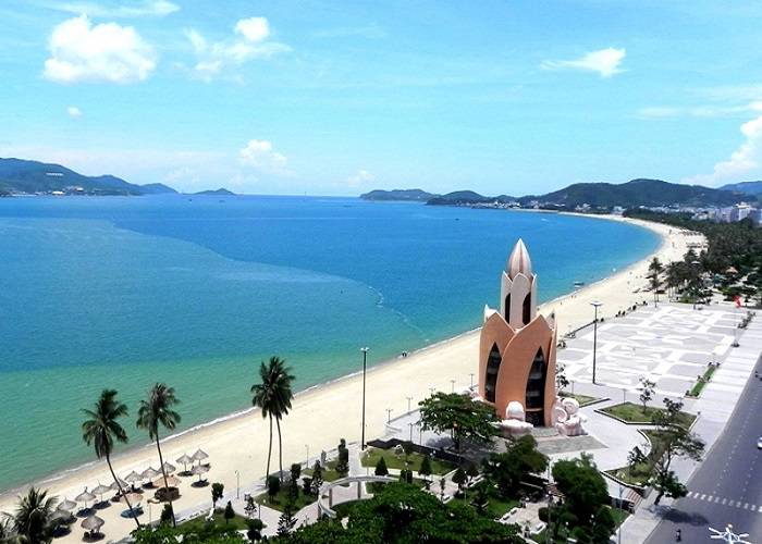 Thơ Quốc Sinh: ‘Nha Trang, tiếng biển trầm hơn’