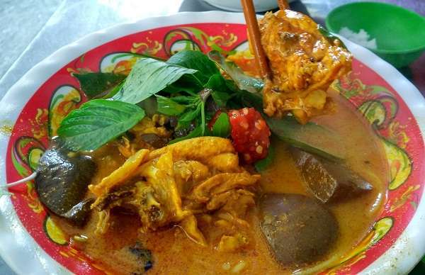 Trổ tài nấu cà ri gà thơm cay, béo ngậy