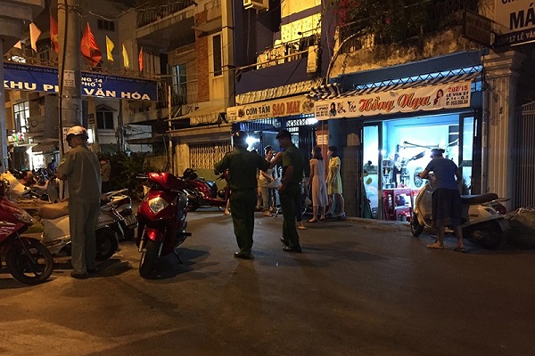 Hai nhóm giang hồ hỗn chiến ở đường Trường Sa, TPHCM