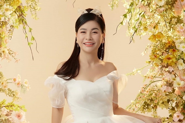 Khoe ảnh làm cô dâu, Cát Phượng tổn thương khi nhận loạt câu hỏi kém duyên: ‘Già rồi còn cưới chi nữa?’