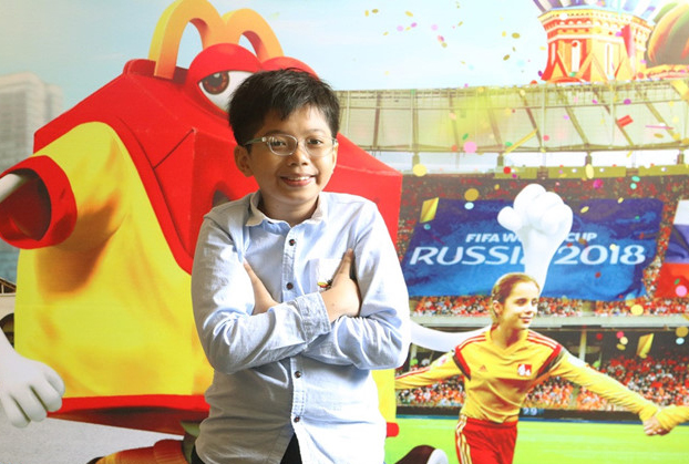 Cậu bé Việt Nam đầu tiên được ‘ra sân’ trong trận chung kết World Cup