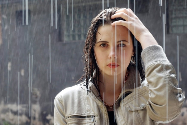 10 lưu ý chăm sóc da đơn giản cho ngày mưa