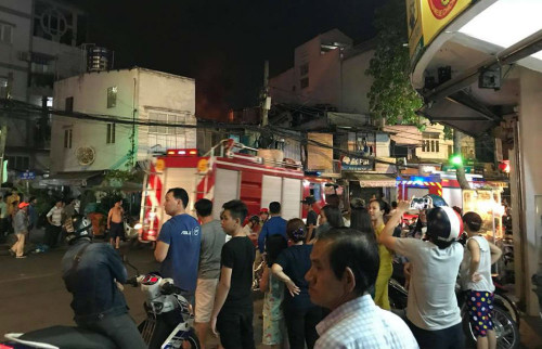 Trung tâm Sài Gòn: Nhà hai tầng bốc cháy ngùn ngụt