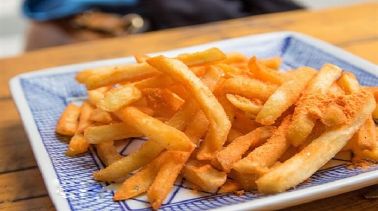 Học cách chiên khoai tây ngon hơn ngoài hàng cho các con ngày cuối tuần