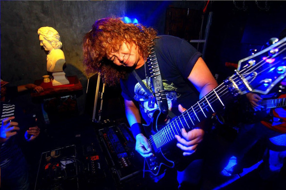 Danh thủ Guitar, Rocker Thành Sago đột ngột qua đời vì Covid – 19