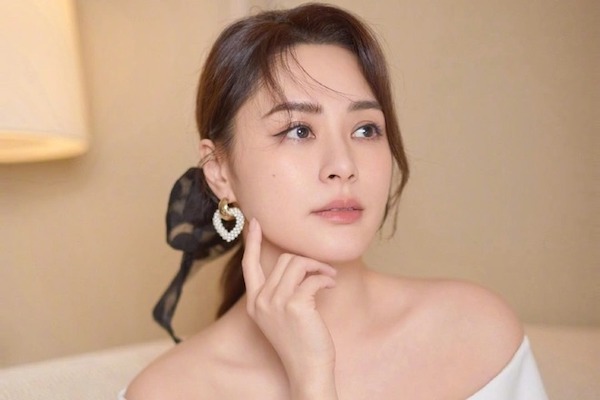 Chung Hân Đồng bị tạm giữ ở sân bay vì nghi ngờ ‘đi khách’?