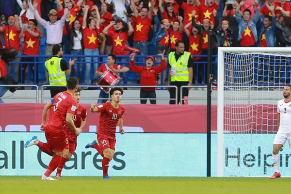 Báo quốc tế: Tiếp tục gây bất ngờ, tuyển Việt Nam xuất sắc quật ngã Jordan