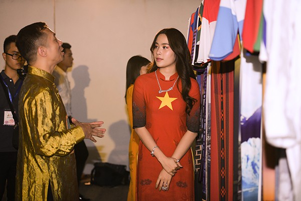 Nét duyên lạ của áo dài truyền thống