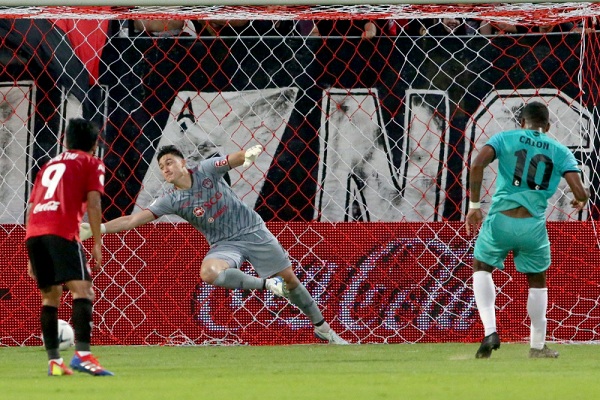 Đặng Văn Lâm nhận điểm cao nhất Muangthong United