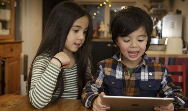 Trẻ sẽ bị bệnh gì khi thường xuyên sử dụng smartphone?