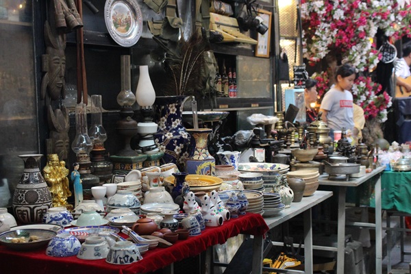 Độc lạ phố ve chai tìm ký ức ở TP.HCM