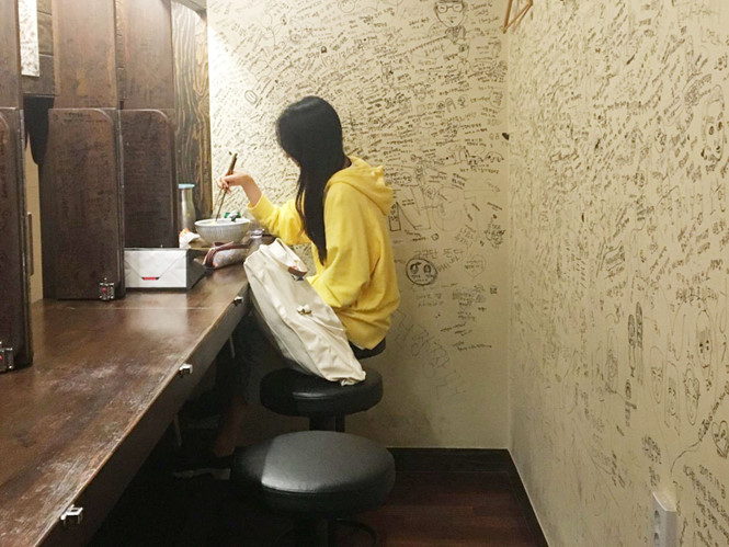 Chuyện lạ: Thanh niên Hàn Quốc đang giã từ danh vọng