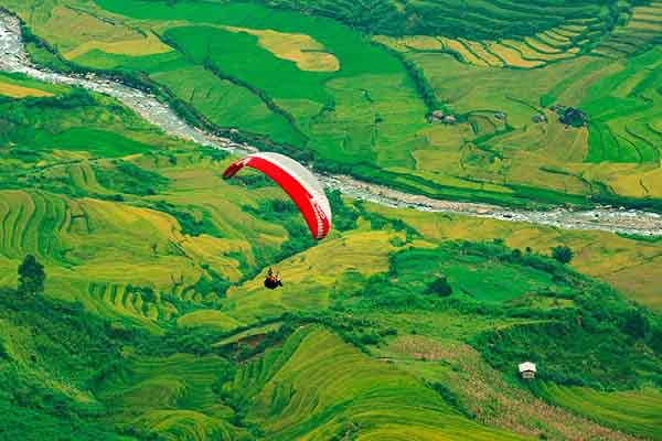Các địa điểm tuyệt đẹp cho chuyến bay dù lượn chinh phục bầu trời