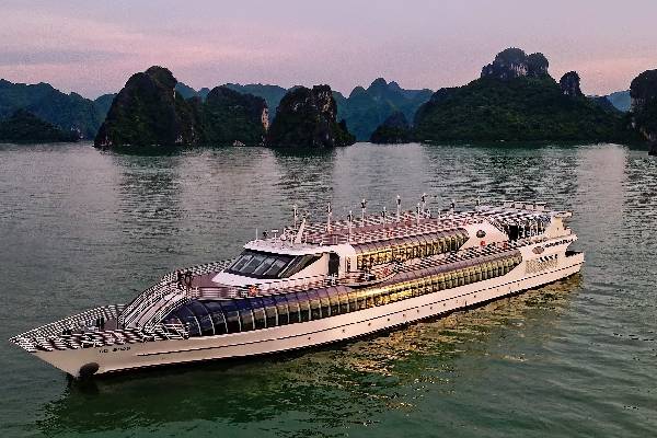 Show nghệ thuật đa phương tiện trên du thuyền đầu tiên được ra mắt