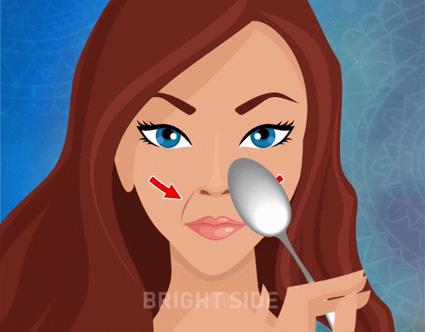 Cách loại bỏ nếp nhăn bằng thìa của người Nhật