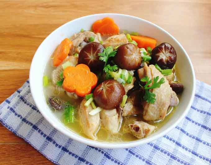 Bổ dưỡng món gà om nấm