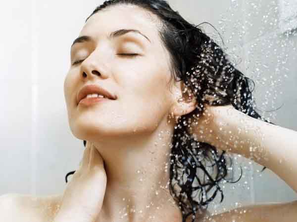 Gội đầu vào buổi sáng: Một số lưu ý nên nhớ