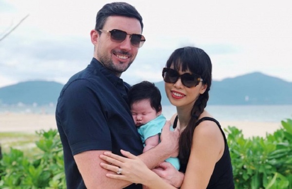 Hà Anh – Lấy chồng tây nhưng vẫn chăm con kiểu Việt