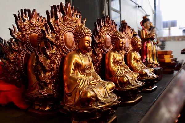 Làng nghề làm đồ thờ cúng nghìn năm tuổi của Hà Nội