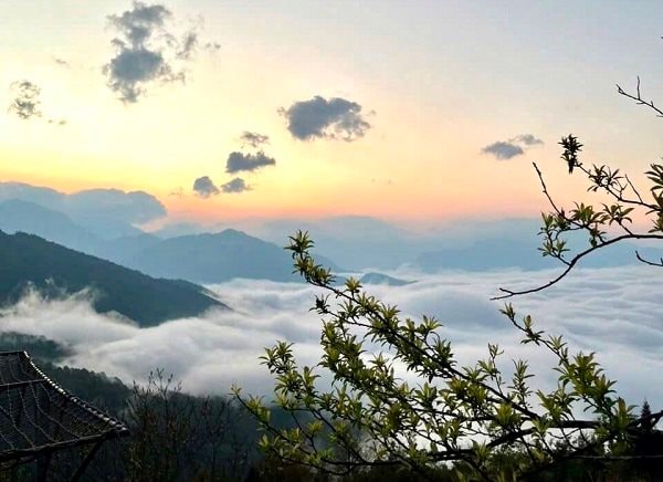 Săn mây trên ‘nóc nhà’ Y Tý