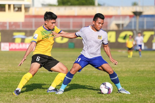 Hoãn 2 trận đấu ở hạng nhất vì siêu bão Noru