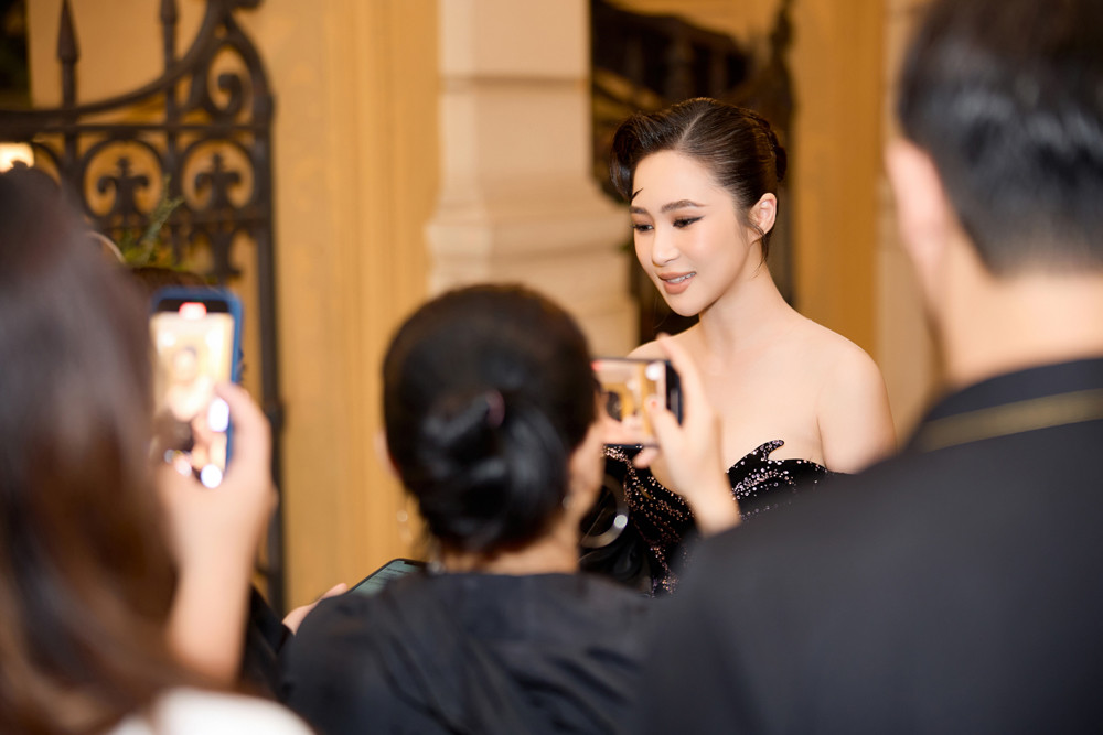 BTC minishow ‘Em gái mưa’ của Hương Tràm thông báo lịch diễn mới