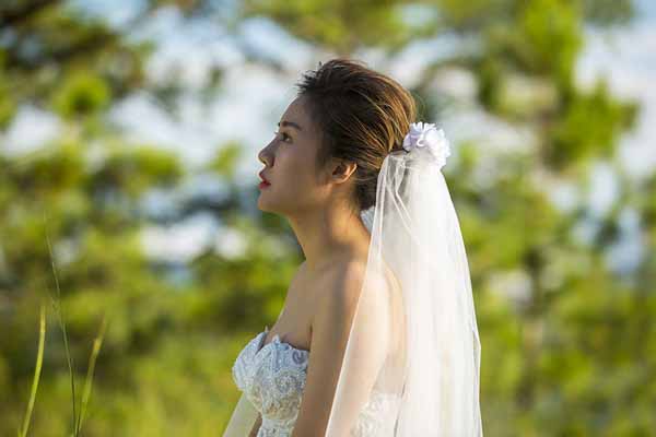 Văn Mai Hương ‘dụ’ khán giả Cầu Hôn chung