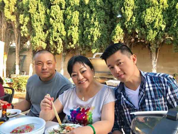 Cùng ngắm mảnh vườn nhiều rau trái của ca sĩ Hương Lan