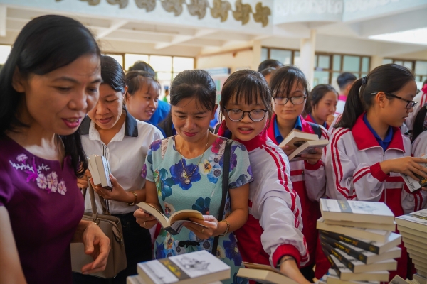 Hành trình từ trái tim – cần tri thức để thoát nghèo