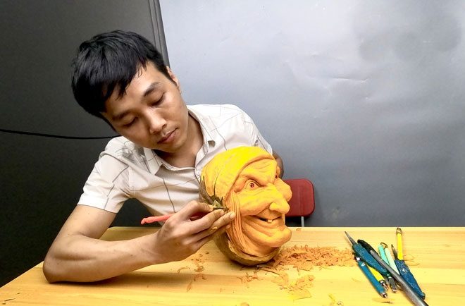 Người “thổi hồn” vào những chiếc mặt nạ Halloween