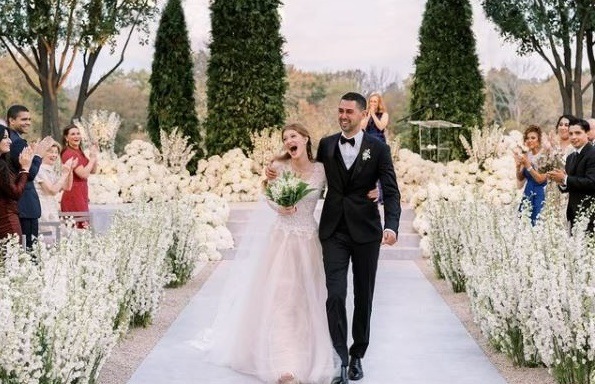 Chiếc váy cưới xa xỉ của con gái tỷ phú Bill Gates