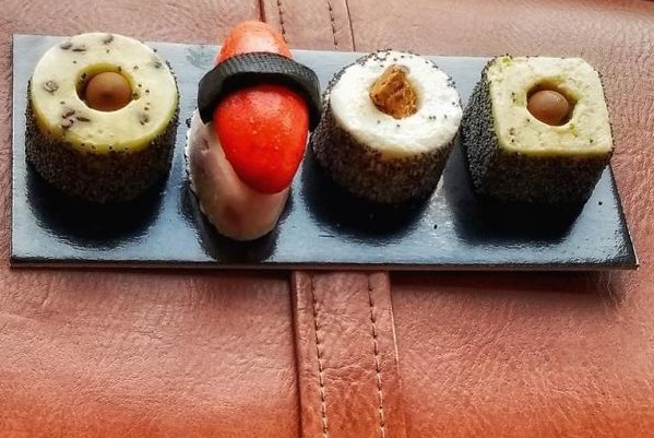 Nhìn xa cứ tưởng sushi, ngắm kỹ mới biết là kem lạnh