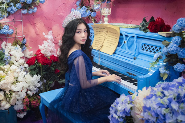 Mẫu nhí Khánh Ngọc sở hữu thần thái khả ái như “mẹ nuôi” Xuân Lan