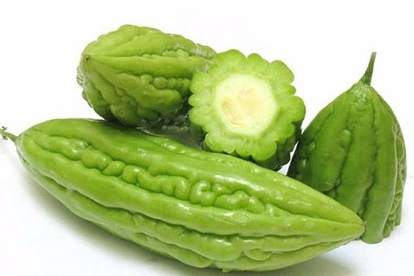 Phạt nhân viên không đạt chỉ tiêu công việc bằng cách… bắt ăn mướp sống